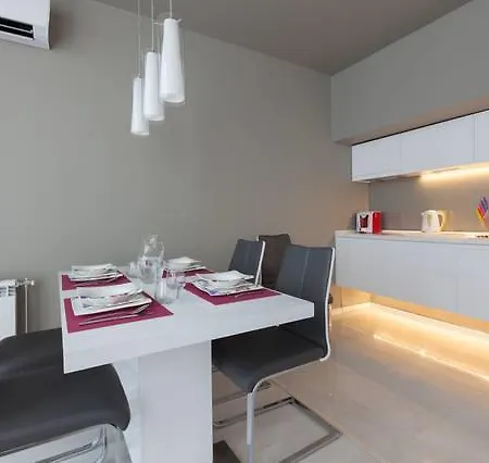 Friendship Lux Apartment *
